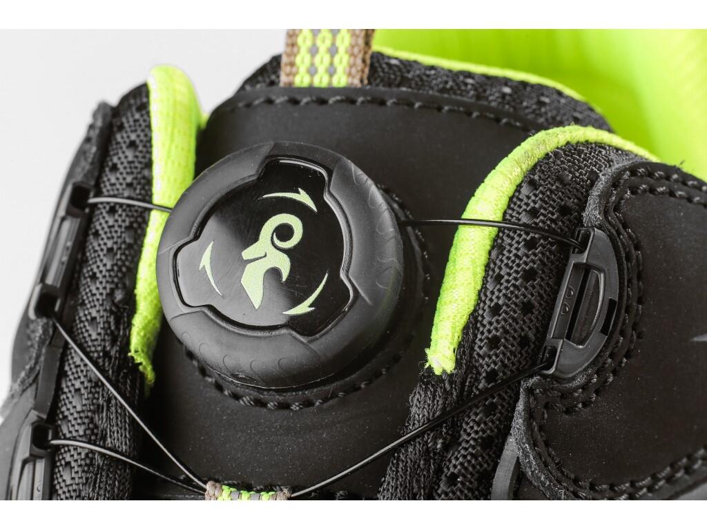 Low footwear CXS UNIVERSE CLOUD S3S: >Safety low footwear, leather, with plastic toe cap and Dyna-Flex® insole, reflective accessories. Special fastening system allows quick tight…