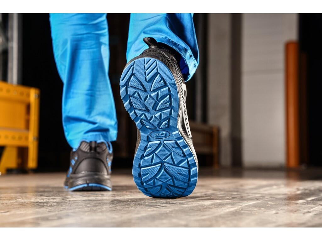 Low footwear CXS ISLAND NEVIS O1 ESD: ESD work shoe with a breathable upper and reflective accessories. A special tightening system allows for quick adjustment and release. Materi…