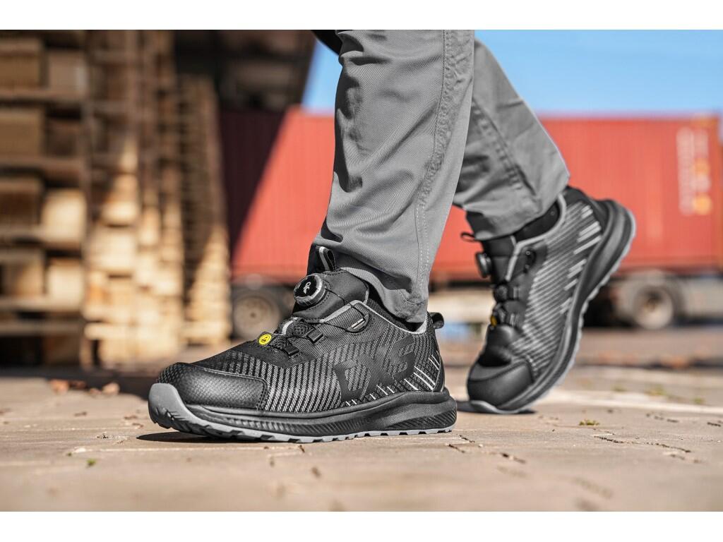 Low footwear CXS ISLAND SABA S1PS ESD: Safety ESD work shoe with a breathable upper, composite toe cap and textile antipenetrating insole, reflective accessories. A special tighte…