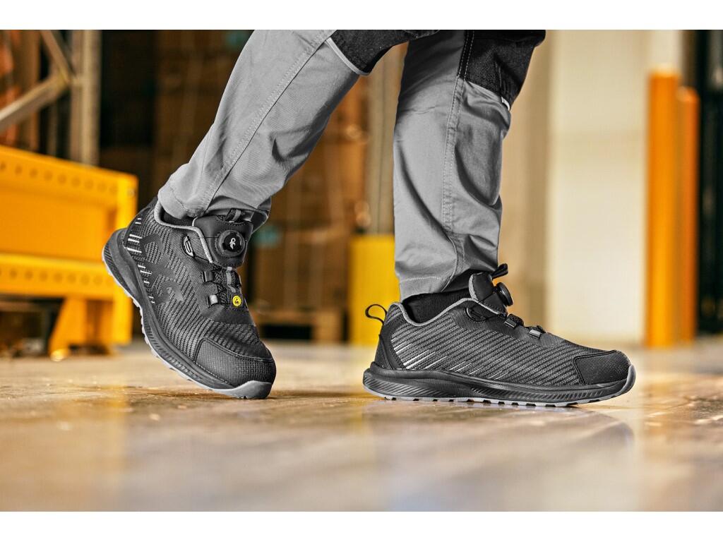 Low footwear CXS ISLAND SABA S1PS ESD: Safety ESD work shoe with a breathable upper, composite toe cap and textile antipenetrating insole, reflective accessories. A special tighte…