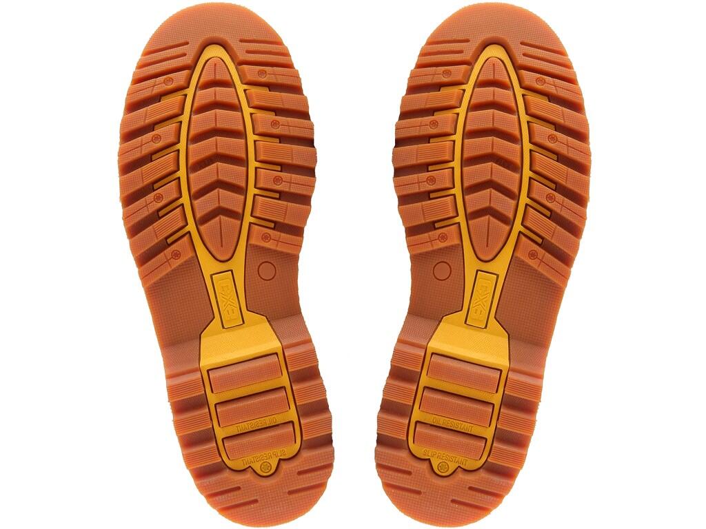 Ankle footwear CXS ROAD AVERS: Ankle working footwear, leather without steel toe cap. Material: upper made of 1,6 - 1,8 mm oil tanned Crazy horse leather, unique Goodyear welted c…