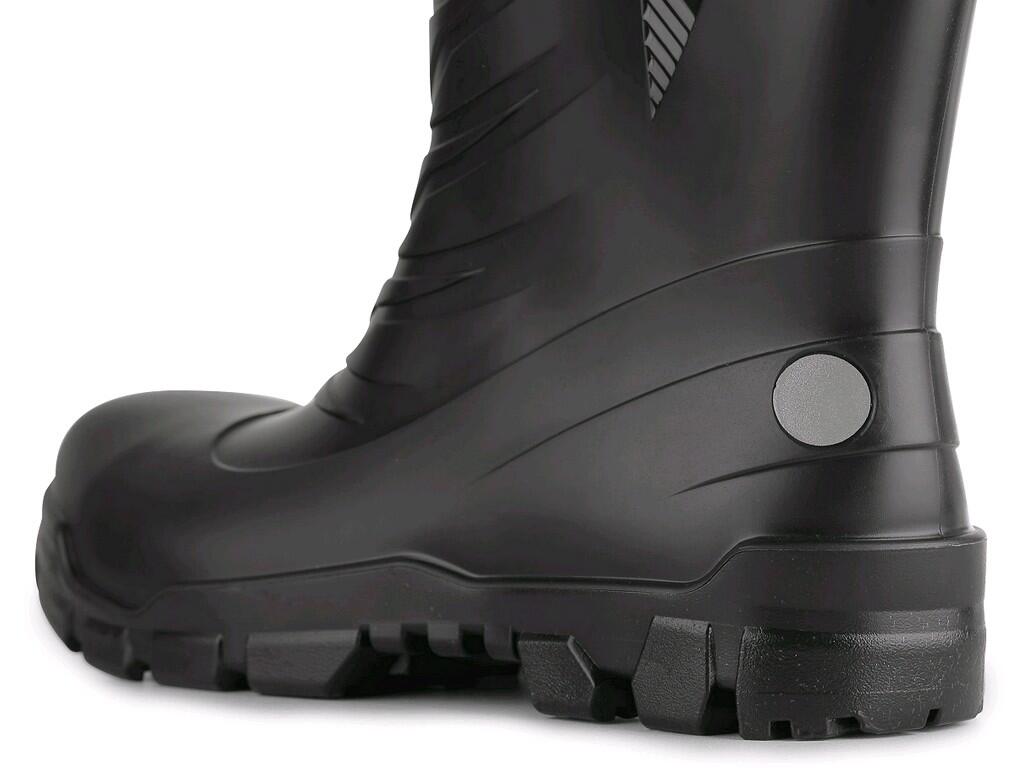 Boots CXS NEPTUN S4: Safety boot with composite toe cap, reflective accessories. Energy absorption of heel region. Antislip, antistatic, oil resistant outsole.