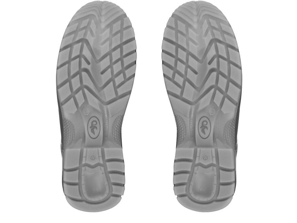 Low footwear CXS DOG DOBRMAN S1: Low safety footwear, perforated, with steel toe cap. Material: upper made of 1,4 - 1,6 mm suede leather combined with breathable Cambridge textile…